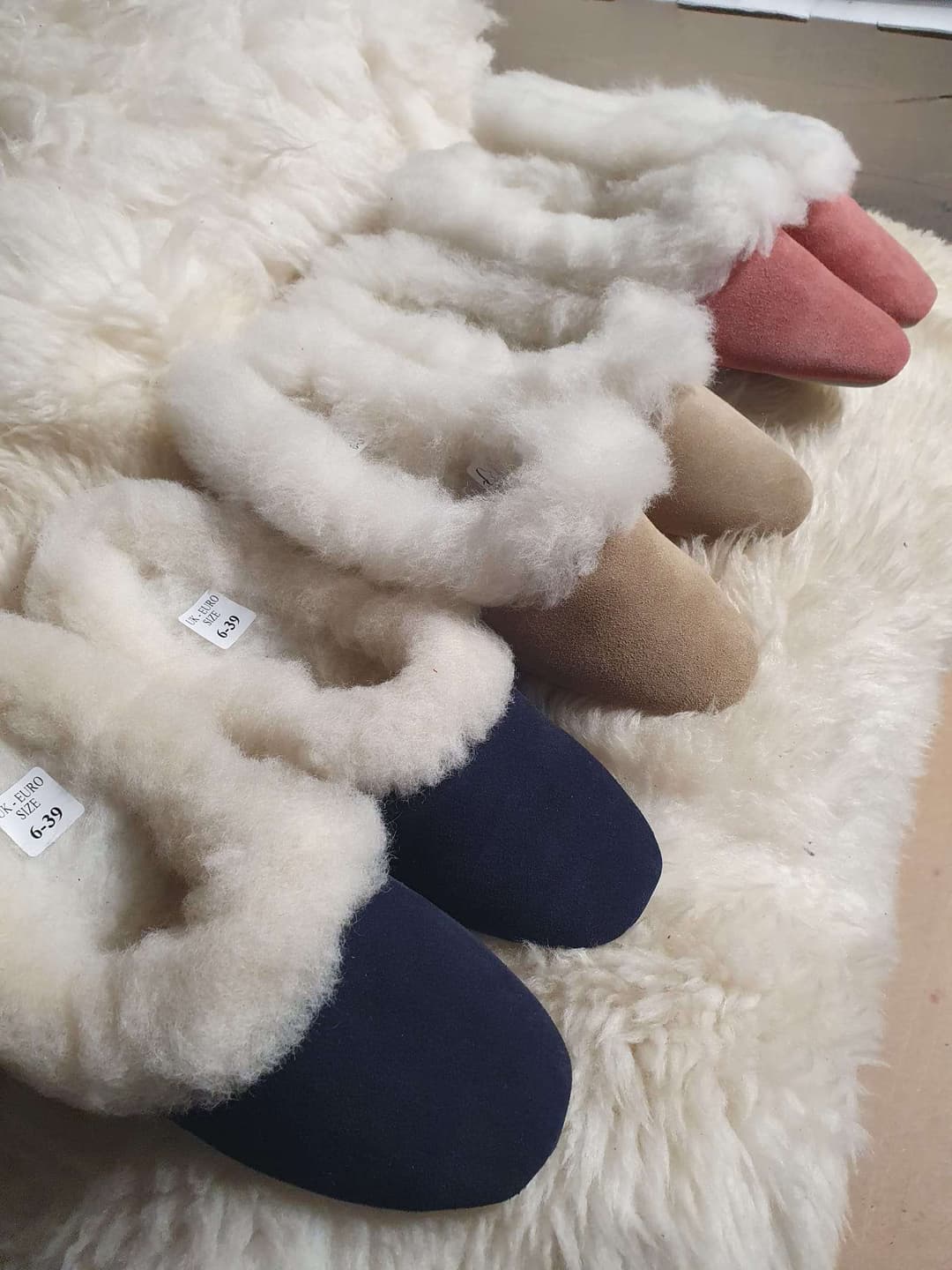 Slipper with 3 diffrent colours, dark blue, grey and pink